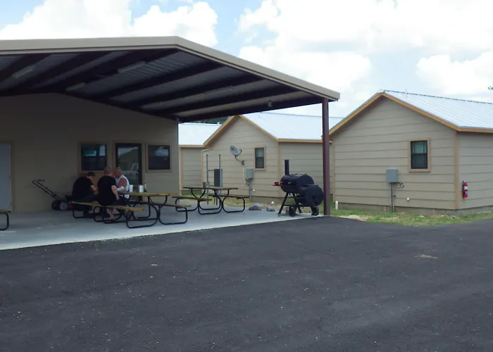 Hotel near College: Brush Country Lodge